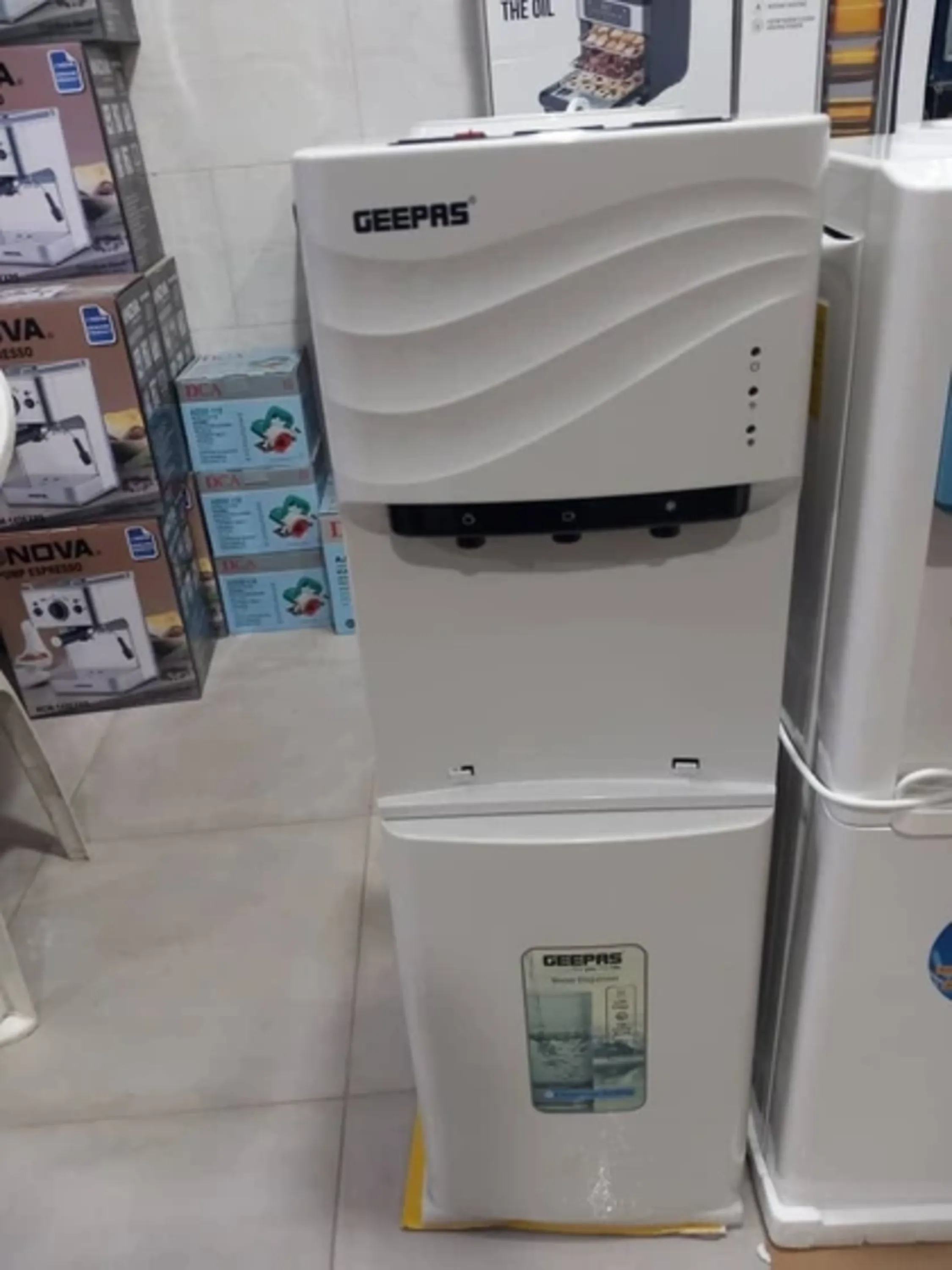 آبسردکن ایستاده جیپاس مدل GWD8355 یخچال دار